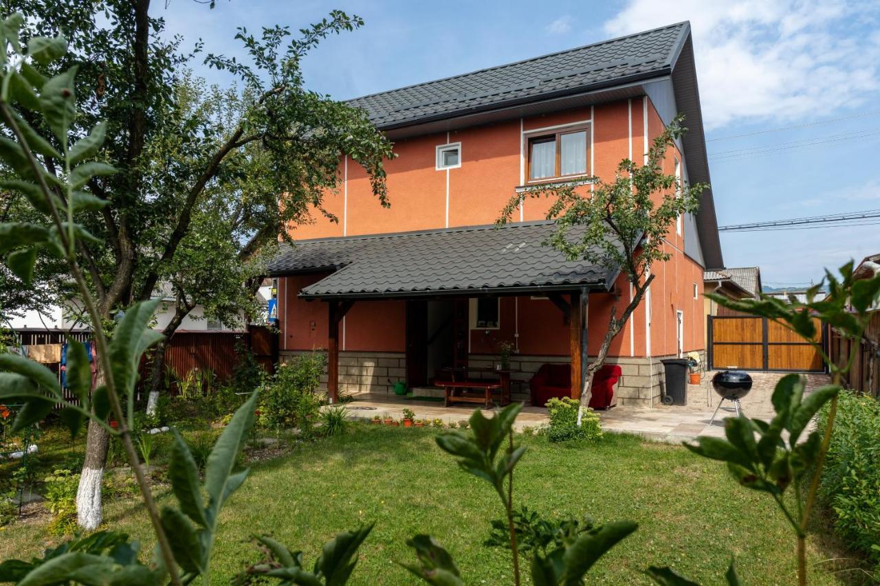 Generous Family Home Вишово-Вижнє Екстер'єр фото